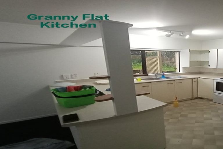 Photo of property in 153 Gossamer Drive, Pakuranga Heights, Auckland, 2010