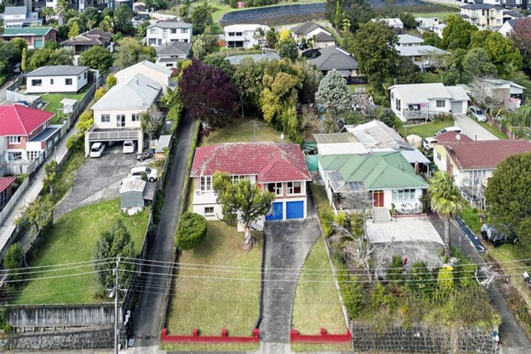 Photo of property in 18 Millbrook Road, Henderson, Auckland, 0612