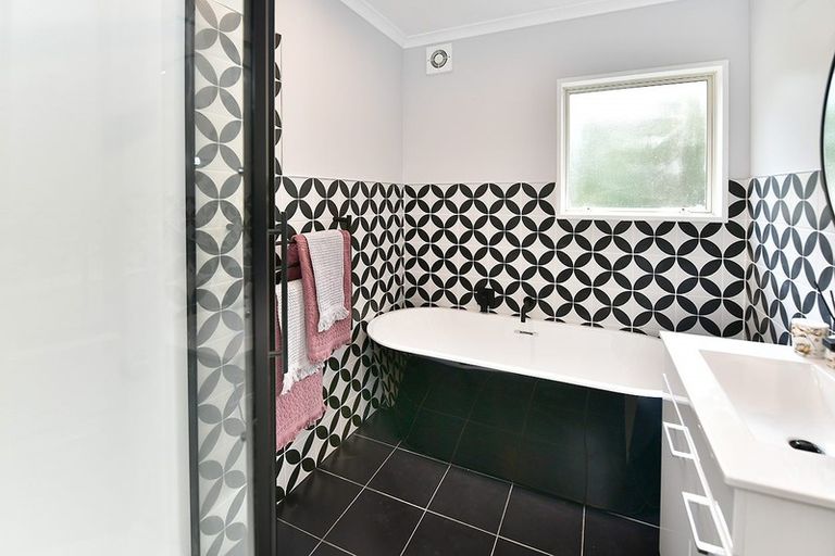 Photo of property in 7 Amberly Rise, Helensville, 0800