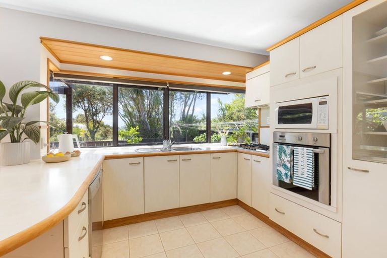 Photo of property in 5 Crestview Place, Browns Bay, Auckland, 0630