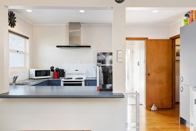 Photo of property in 7 Cornwall Street, Te Atatu South, Auckland, 0610