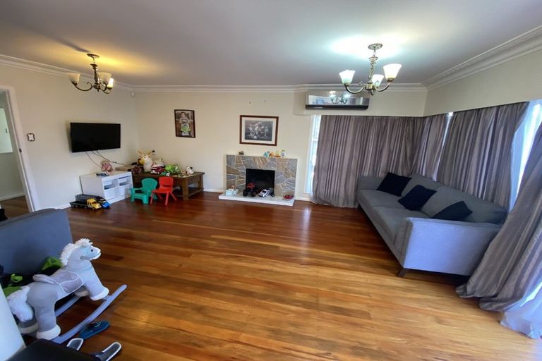 Photo of property in 15 Walpole Avenue, Hillpark, Auckland, 2102