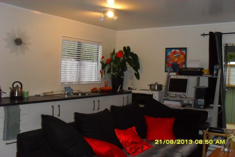 Photo of property in 11 Sandys Parade, Laingholm, Auckland, 0604