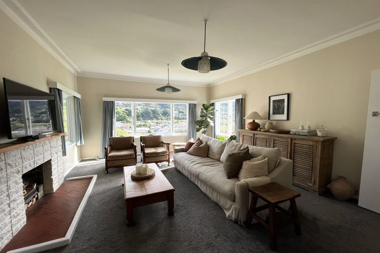 Photo of property in 18 Hinau Street, Tawa, Wellington, 5028