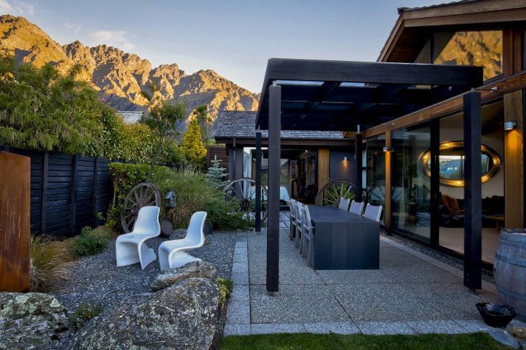 Photo of property in 20 Rannoch Drive, Jacks Point, Queenstown, 9371