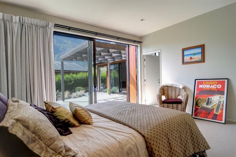 Photo of property in 18 Rannoch Drive, Jacks Point, Queenstown, 9371