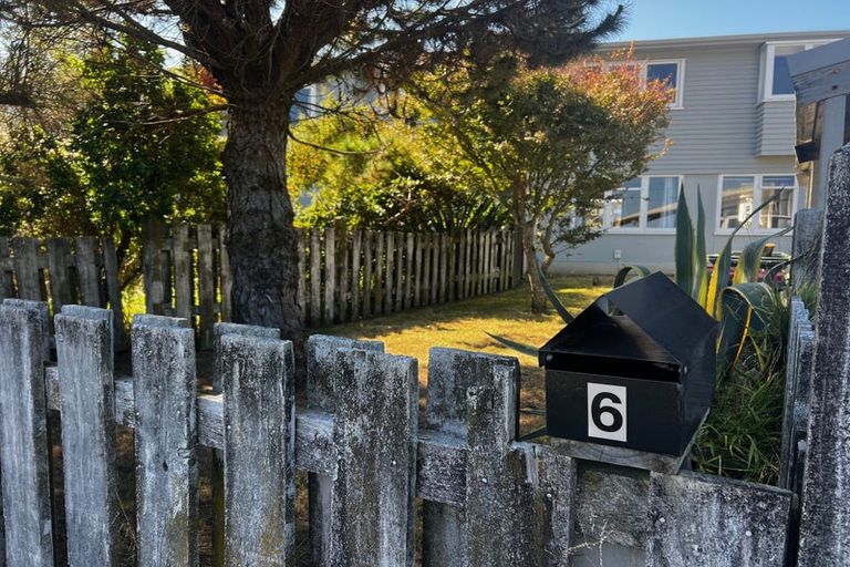 Photo of property in 4 Cook Street, Marfell, New Plymouth, 4310