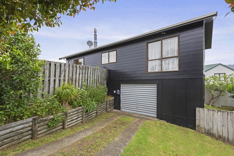 Photo of property in 9 Point Street, Raglan, 3225