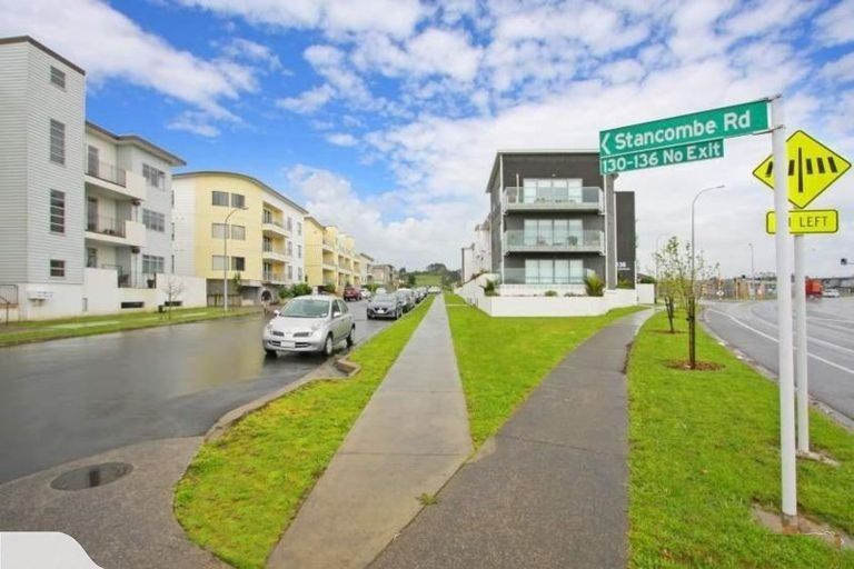 Photo of property in 1f/136 Stancombe Road, Flat Bush, Auckland, 2016