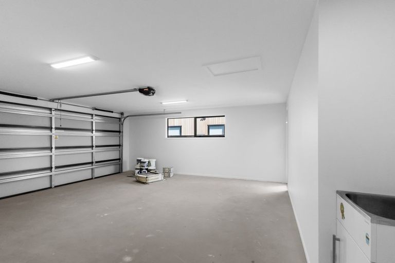 Photo of property in 16 Fallow Street, Jacks Point, 9371