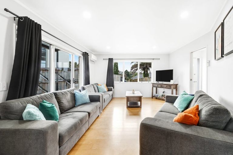 Photo of property in 1/12 Marbeth Court, Botany Downs, Auckland, 2010