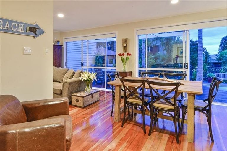 Photo of property in 15 Waiake Street, Torbay, Auckland, 0630