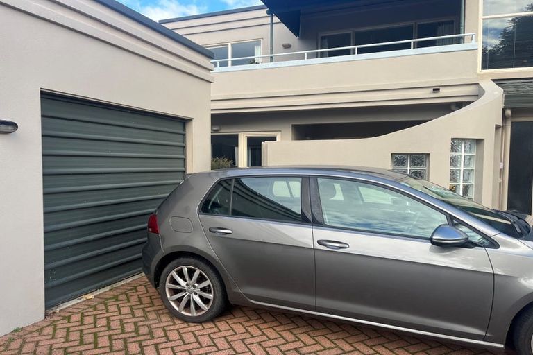 Photo of property in 2/28 Third Avenue, Tauranga, 3110
