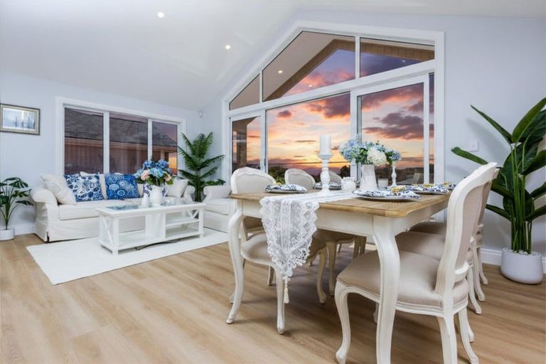 Photo of property in 7b Garadice Road, Rothesay Bay, Auckland, 0630