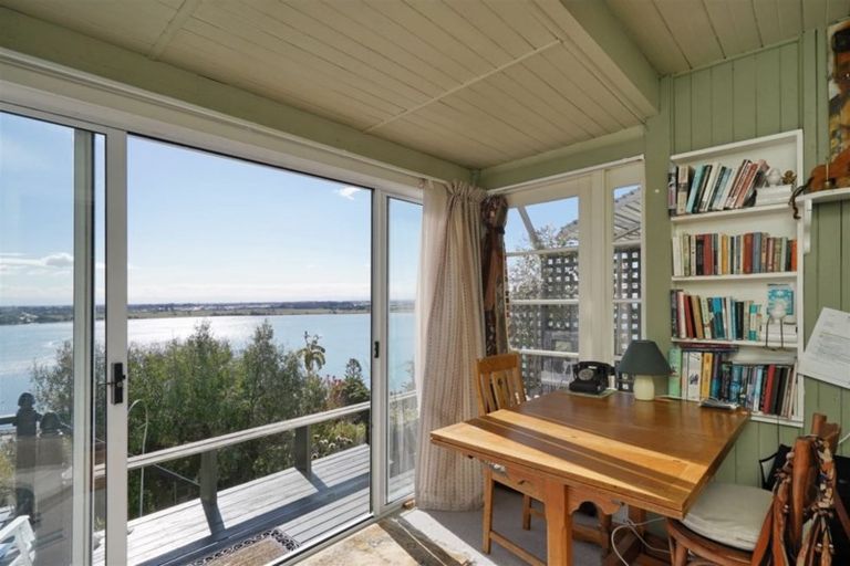 Photo of property in 23 The Brae, Mount Pleasant, Christchurch, 8081