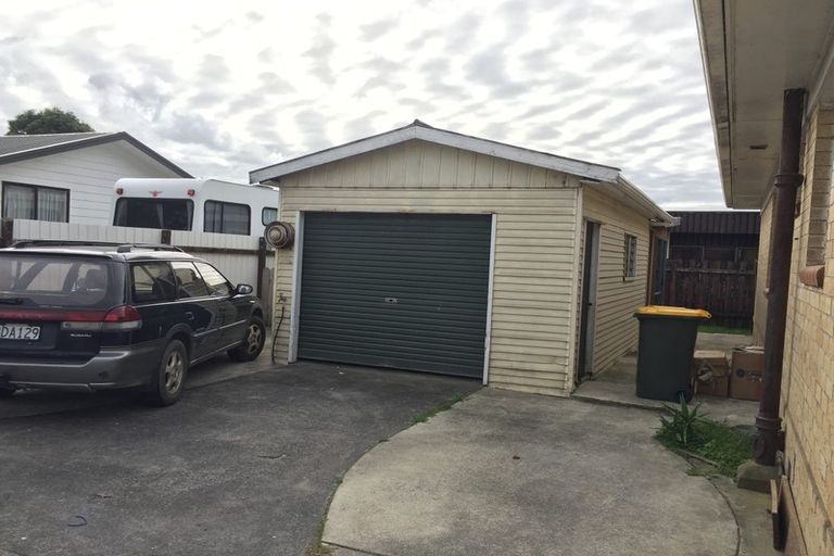 Photo of property in 1/60 Racecourse Road, Waiuku, 2123