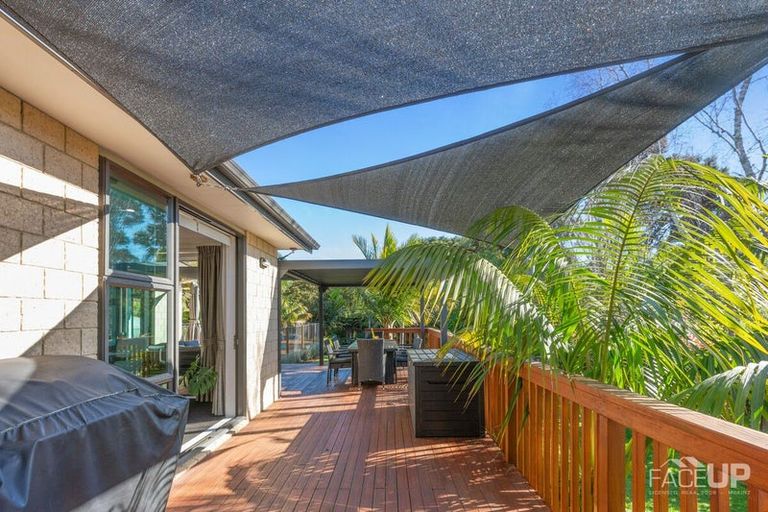 Photo of property in 13 Hobie Court, West Harbour, Auckland, 0618