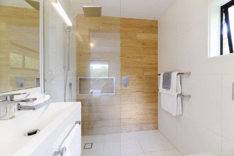 Photo of property in 7 Valdese Rise, Browns Bay, Auckland, 0630