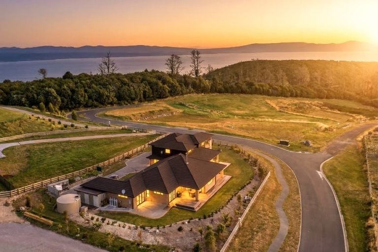 Photo of property in 1 Glendas Way, Acacia Bay, 3385