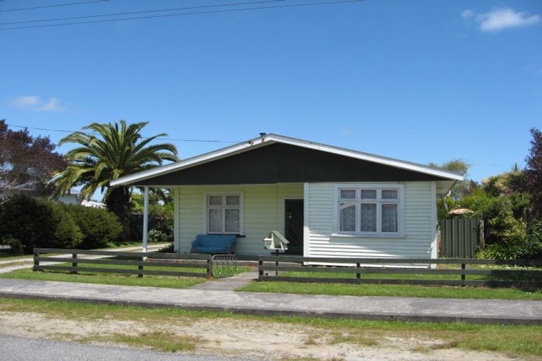 Photo of property in 16 Romilly Street, Westport, 7825