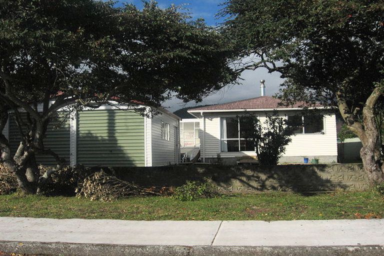 Photo of property in 4 Haumia Street, Paekakariki, 5034
