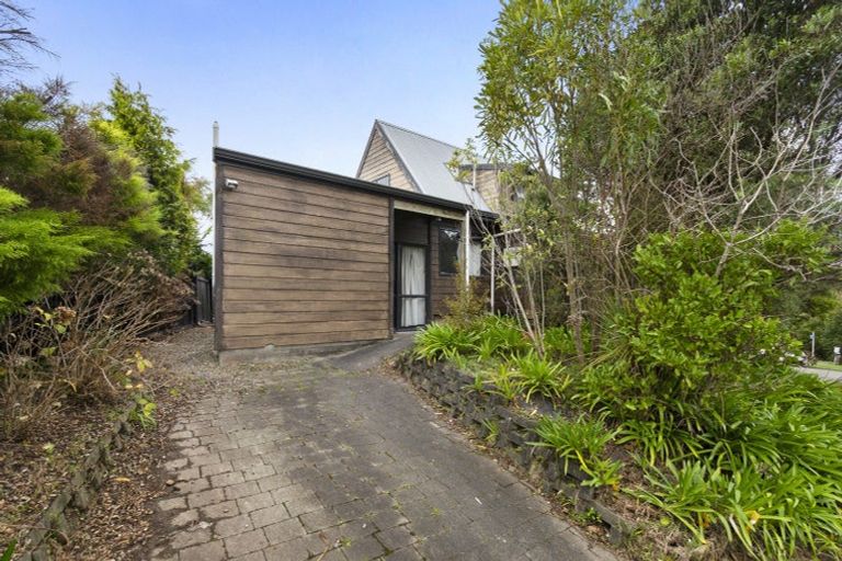 Photo of property in 20 Springdale Grove, Fitzherbert, Palmerston North, 4410