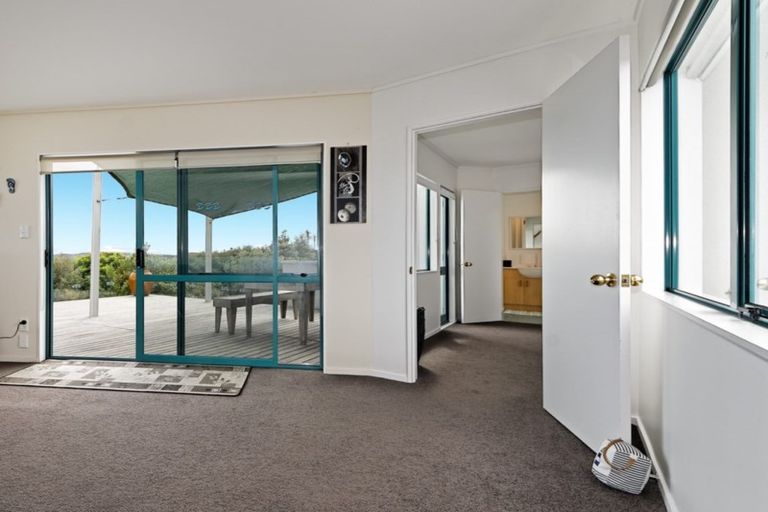 Photo of property in 123 Piha Road, Piha, New Lynn, 0772