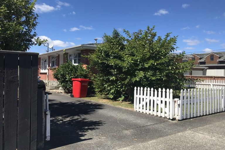Photo of property in 1/6 Oxford Crescent, Ebdentown, Upper Hutt, 5018