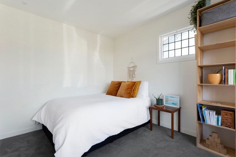 Photo of property in 92 Hargest Crescent, Saint Clair, Dunedin, 9012