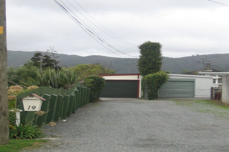 Photo of property in 21 Rawhiti Street, Stokes Valley, Lower Hutt, 5019