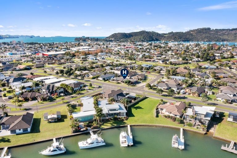 Photo of property in 1 Ringwood Place, Whitianga, 3510
