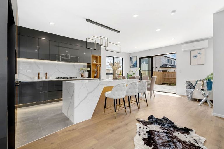 Photo of property in 22 Korowhiti Road, Clarks Beach, 2122