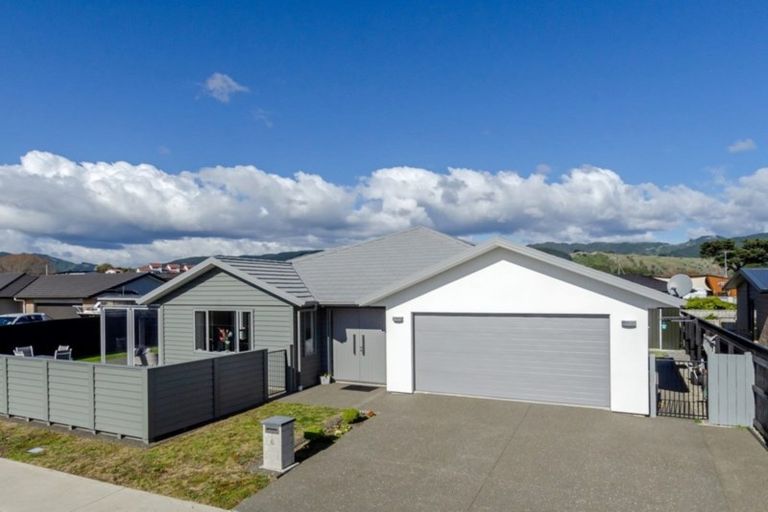Photo of property in 6 Christow Court, Paraparaumu, 5032