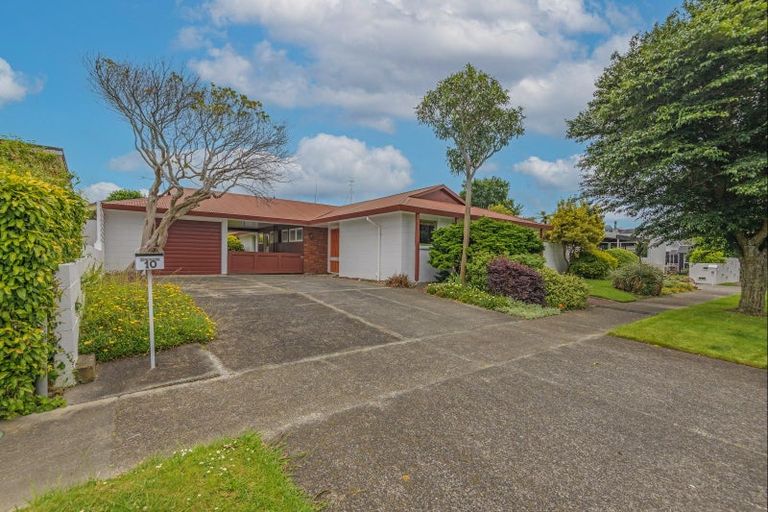 Photo of property in 10 Chilton Grove, Hokowhitu, Palmerston North, 4410