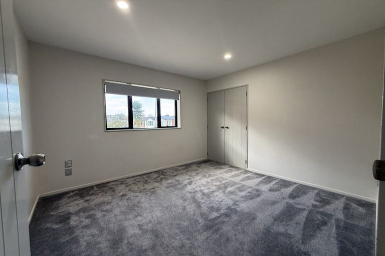 Photo of property in 21 Bangla Place, Massey, Auckland, 0614