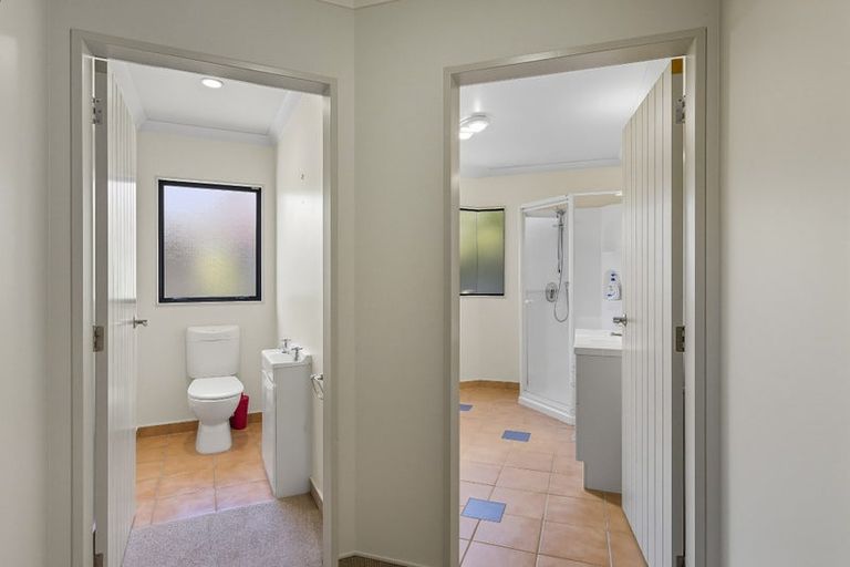 Photo of property in 2 Quadrant Heights, Paraparaumu, 5032