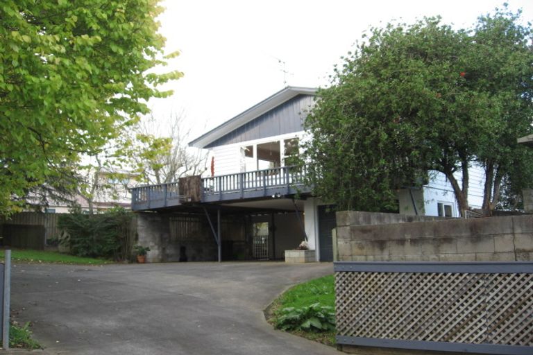 Photo of property in 98 Reeves Road, Pakuranga Heights, Auckland, 2010