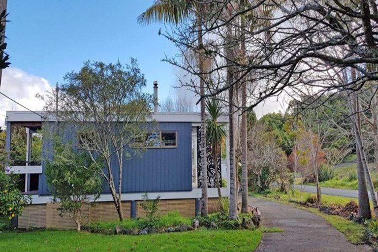 Photo of property in 129 Oakura Road, Oakura, Hikurangi, 0184
