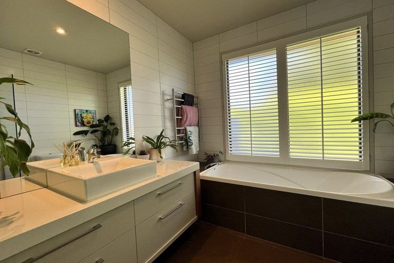 Photo of property in 1 Buckler Court, Jacks Point, Queenstown, 9371