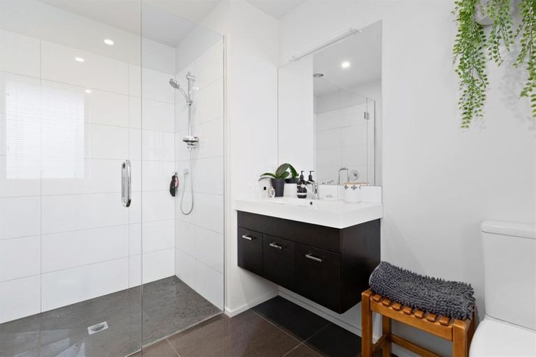 Photo of property in 11 Centre Crescent, Wanaka, 9305