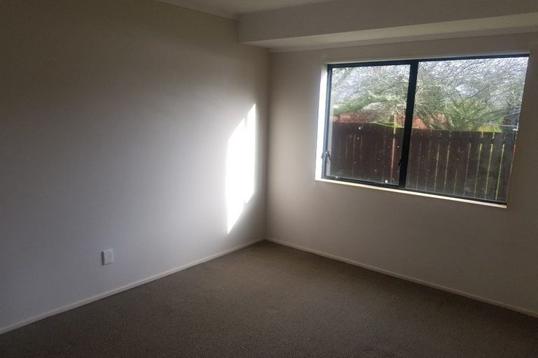 Photo of property in 2/21 Beeston Crescent, Manurewa, Auckland, 2102