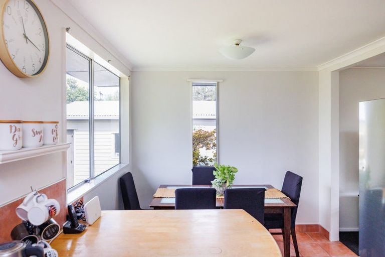 Photo of property in 24 Kowhai Street, Tokomaru, Palmerston North, 4474