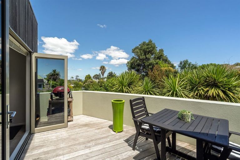Photo of property in 2/25 Auld Street, Torbay, Auckland, 0630
