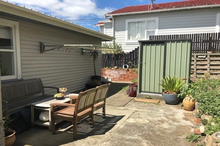 Photo of property in 22 Ferry Street, Seatoun, Wellington, 6022