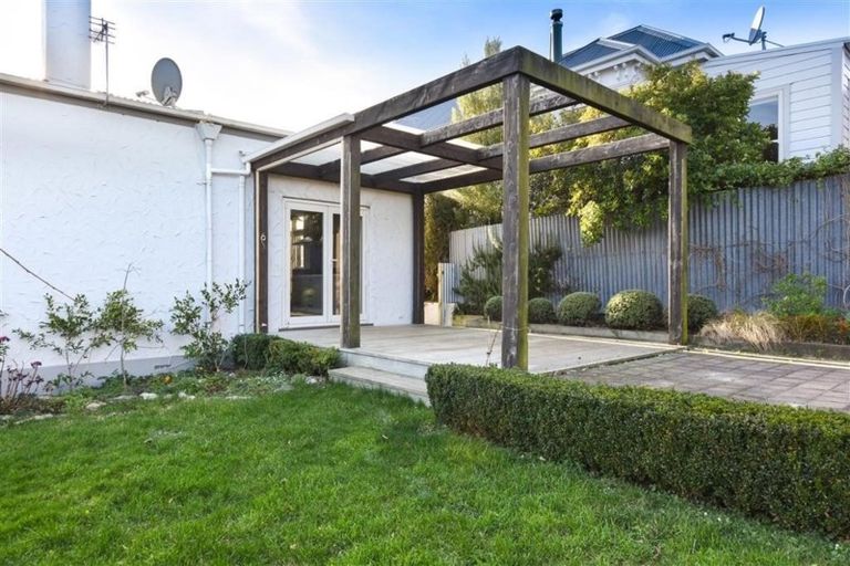 Photo of property in 15 Mataora Road, Kenmure, Dunedin, 9011