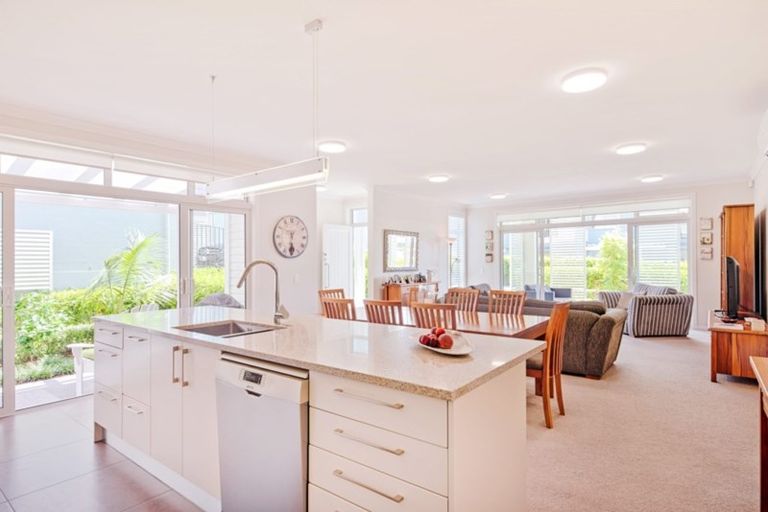 Photo of property in 14 Plantation Terrace, Orewa, 0931