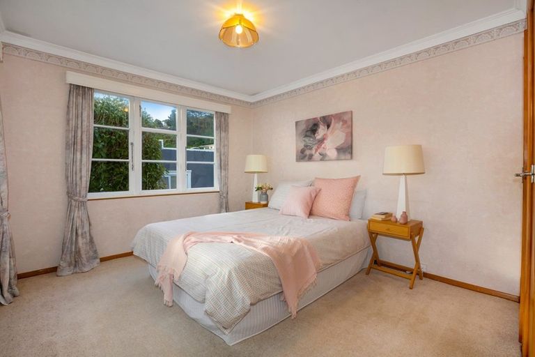Photo of property in 136 Mana Esplanade, Paremata, Porirua, 5026
