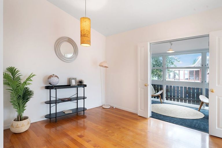 Photo of property in 174 Don Buck Road, Massey, Auckland, 0614