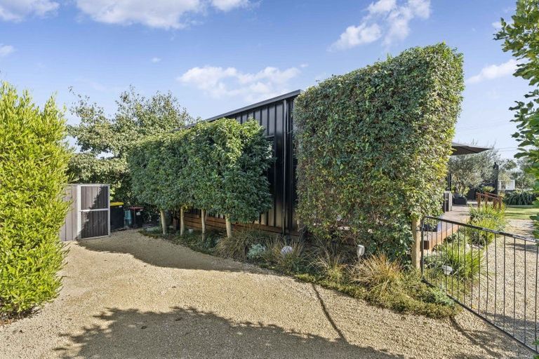 Photo of property in 2 Burgundy Drive, Martinborough, 5711