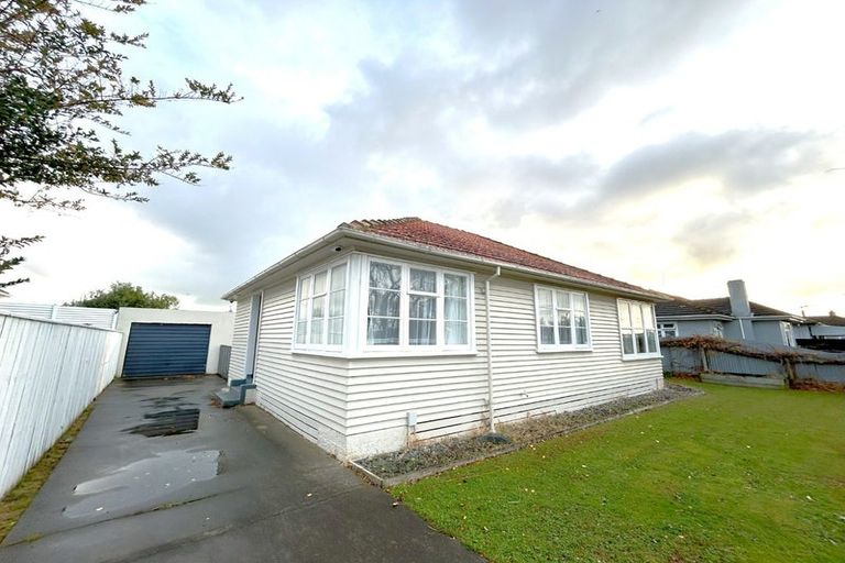 Photo of property in 102 Vogel Street, Roslyn, Palmerston North, 4414